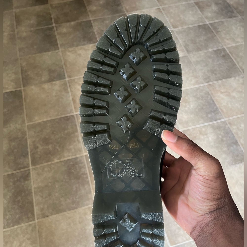 Dr. Martens ADRIAN LEATHER PLATFORM TASSEL LOAFERS brand new no box - Picture 4 of 7